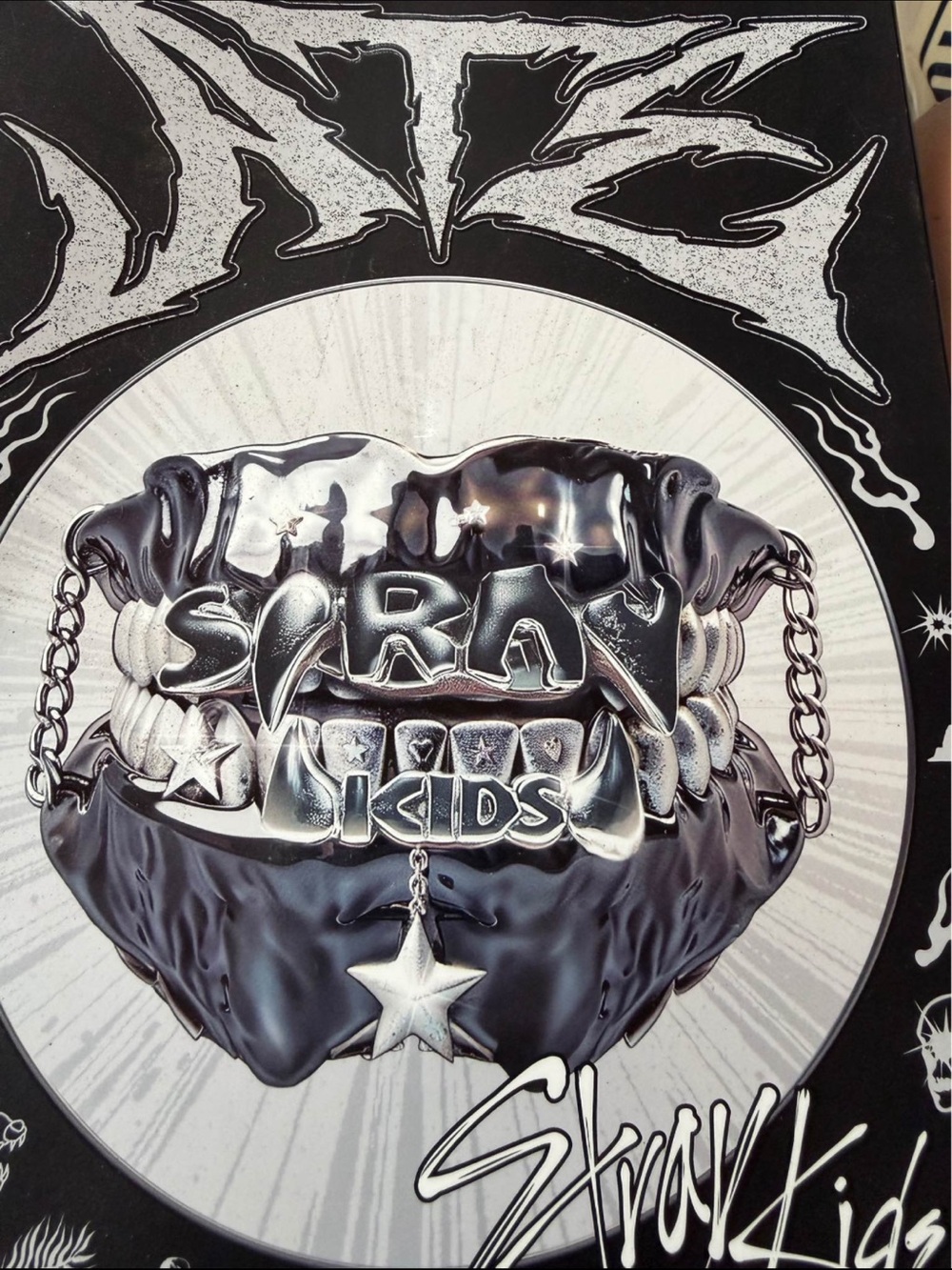 Stray Kids - Scary Kids (Black & Silver) CD